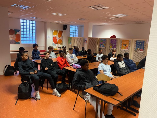 sensibilisation-aux-rixes-et-a-la-violence-ainsi-qu-aux-paris-en-ligne-et-jeux-d-argent-pour-les-jeunes-du-paris-13-atletico